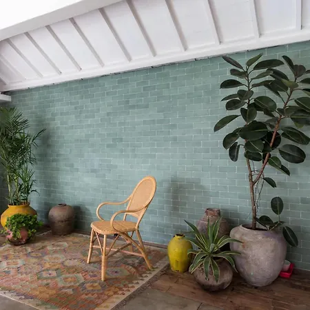 Villa Anicca - Stylish & Family-Friendly 4Br Villa Near Canggu With Rooftop Lounge